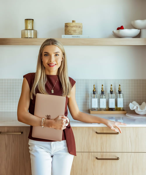 lady with pen and paper